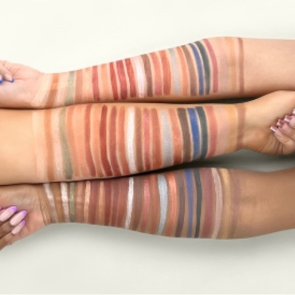 NIB Collectible! Limited Edition! Ciate Royal Edition 24 Piece Eyeshadow Palette - Picture 3 of 4